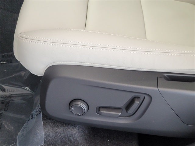 2026 Volvo XC40 B5 Ultra