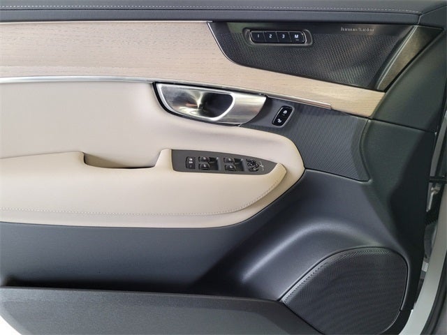 2026 Volvo XC90 B5 Plus