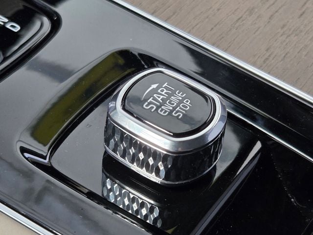 2026 Volvo XC90 B5 Plus