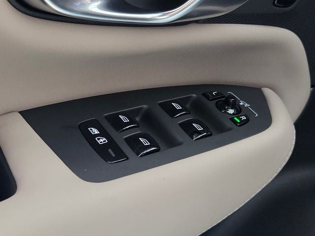 2026 Volvo XC90 B5 Plus