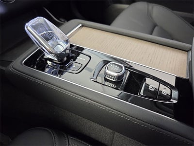 2025 Volvo XC90 B5 Plus 2025.5