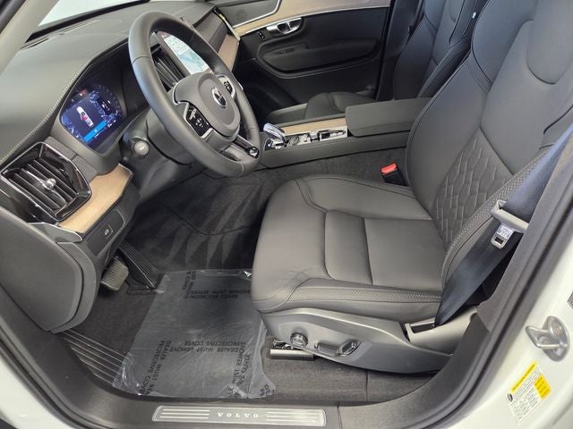 2026 Volvo XC90 B5 Plus