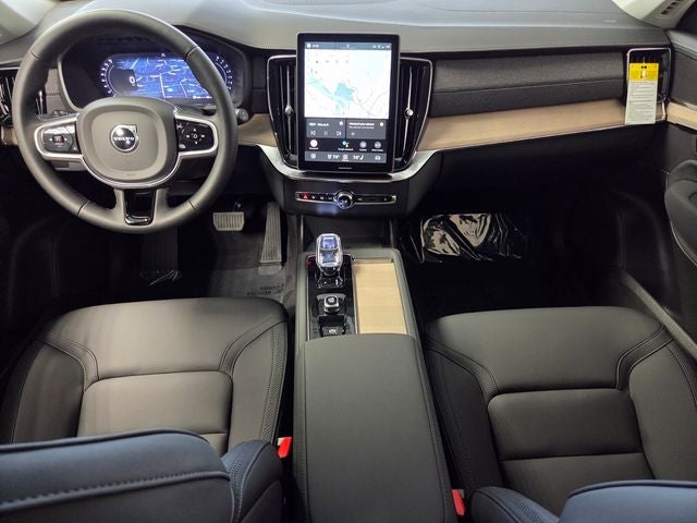 2026 Volvo XC90 B5 Plus