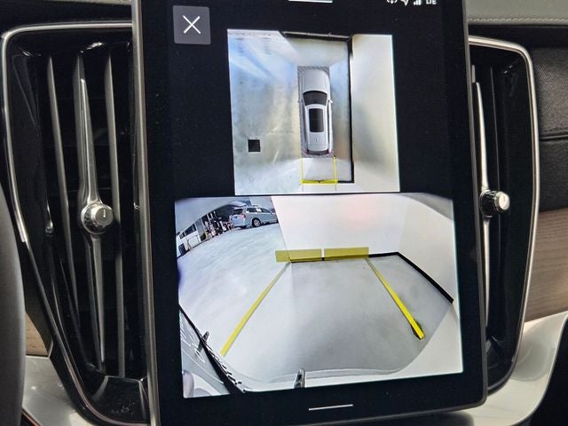 2026 Volvo XC90 B5 Plus