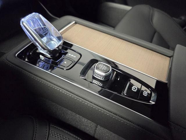 2026 Volvo XC90 B5 Plus