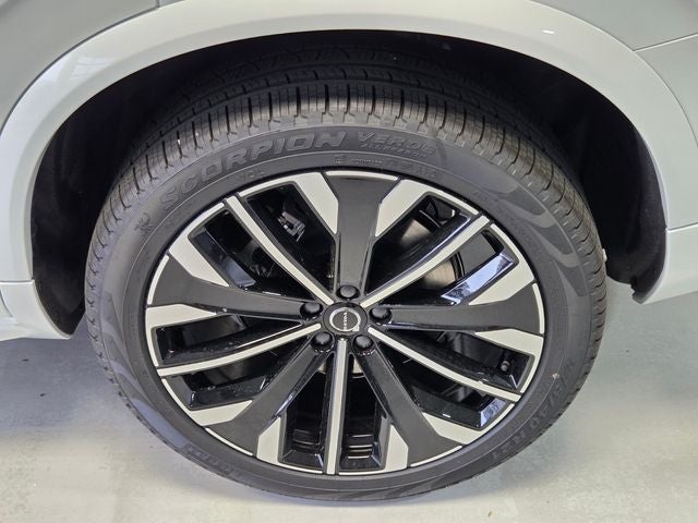 2026 Volvo XC90 B5 Plus