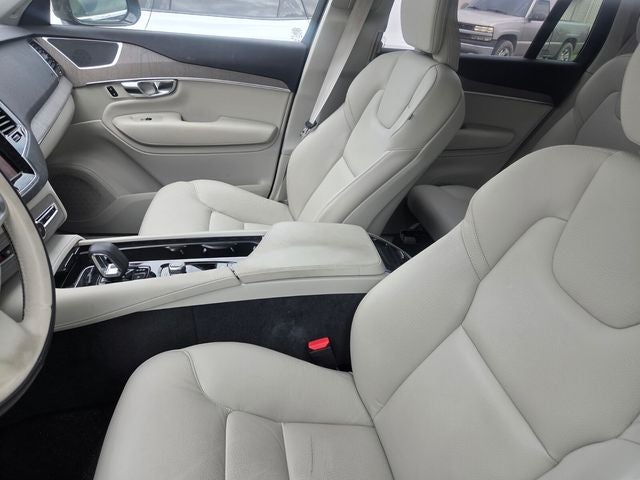 2025 Volvo XC90 B5 Plus
