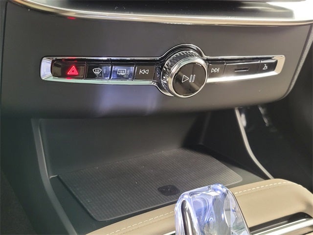 2026 Volvo XC90 B5 Plus