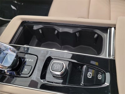 2026 Volvo XC90 B5 Plus