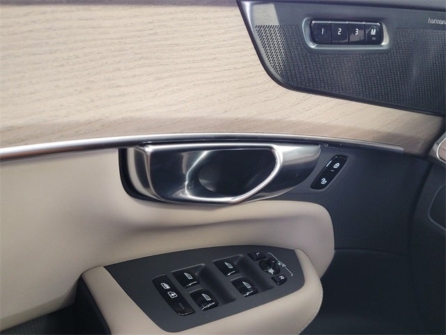 2026 Volvo XC90 B5 Plus