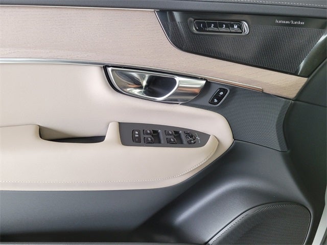 2026 Volvo XC90 B5 Plus