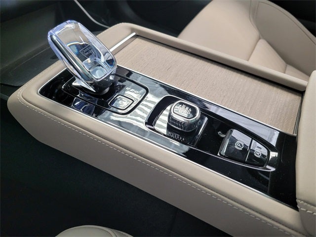 2026 Volvo XC90 B5 Plus