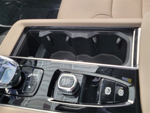 2026 Volvo XC90 B5 Plus