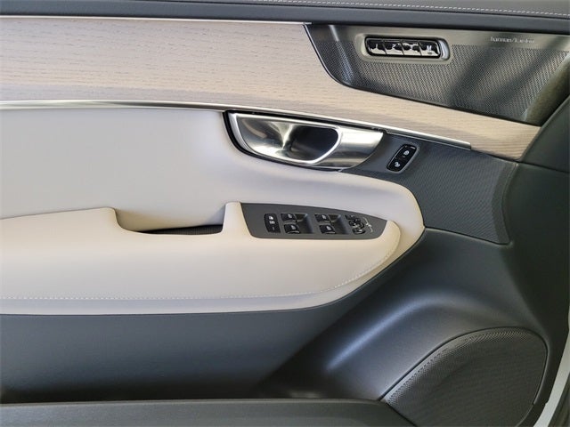 2026 Volvo XC90 B5 Plus