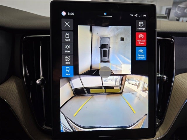 2026 Volvo XC60 B5 Plus