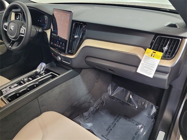 2026 Volvo XC60 B5 Plus