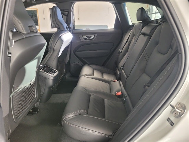 2026 Volvo XC60 B5 Ultra Black Edition