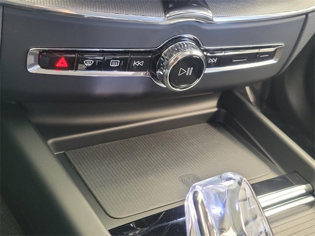 2026 Volvo XC60 B5 Ultra Black Edition