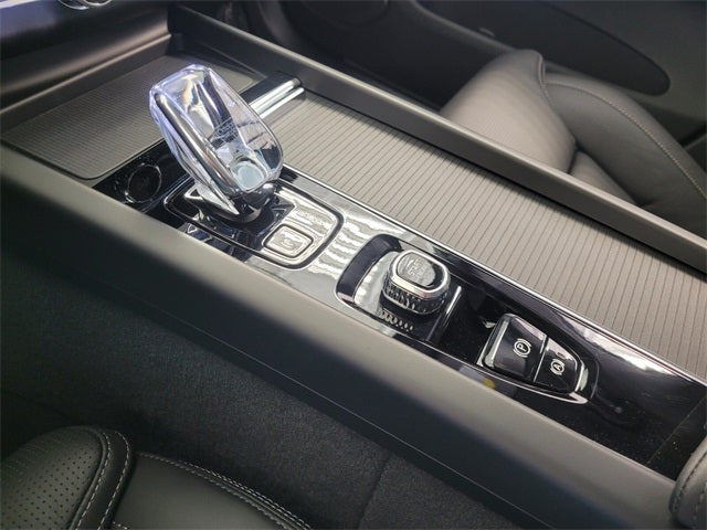 2026 Volvo XC60 B5 Ultra Black Edition