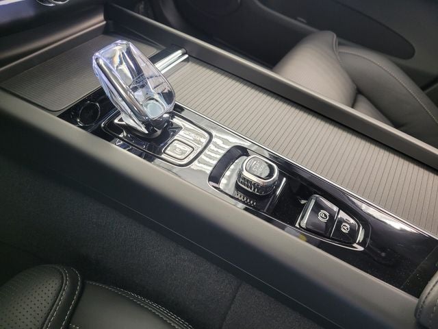 2026 Volvo XC60 B5 Ultra Black Edition