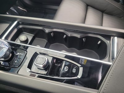 2026 Volvo XC60 B5 Ultra Black Edition