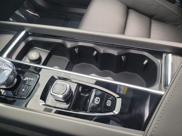 2026 Volvo XC60 B5 Ultra Black Edition
