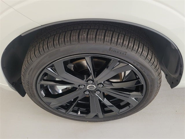 2026 Volvo XC60 B5 Ultra Black Edition