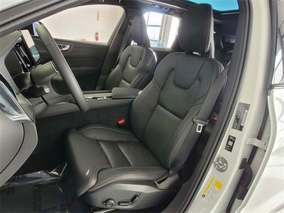 2026 Volvo XC60 B5 Ultra Black Edition