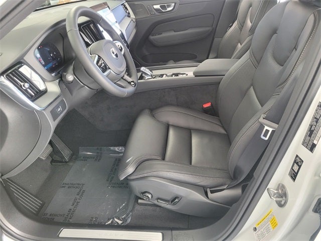 2026 Volvo XC60 B5 Ultra Black Edition