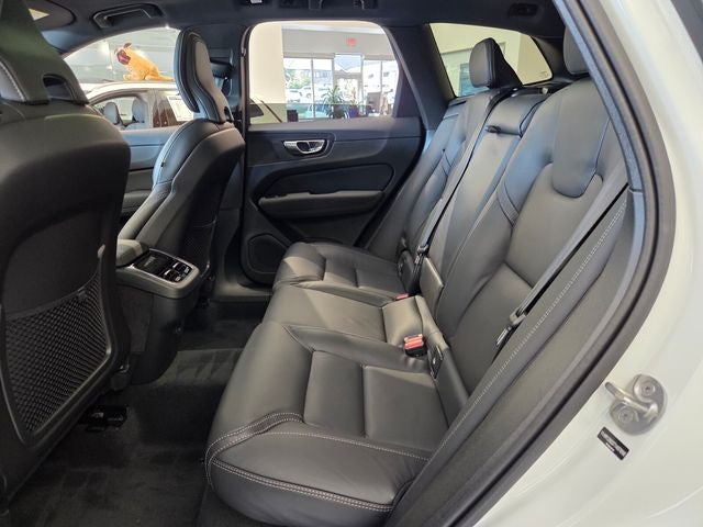 2026 Volvo XC60 B5 Ultra Black Edition