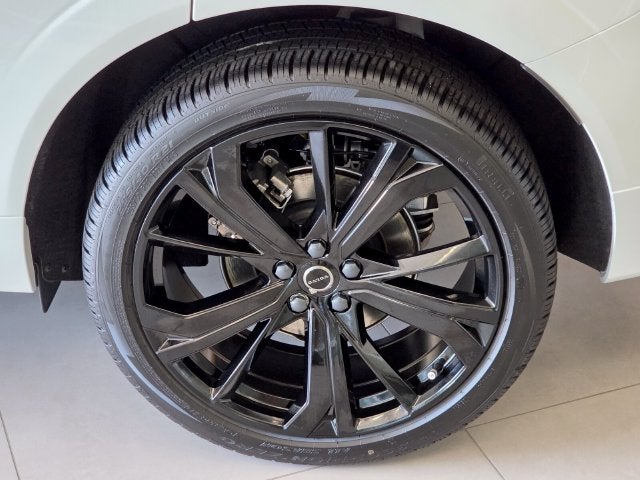 2026 Volvo XC60 B5 Ultra Black Edition