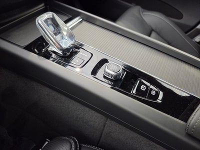 2026 Volvo XC60 B5 Ultra Black Edition