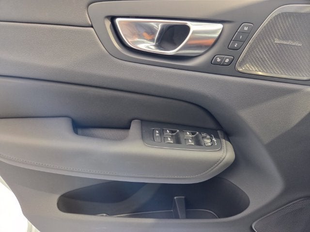 2026 Volvo XC60 B5 Ultra Black Edition