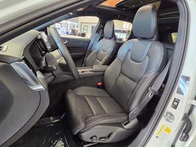 2026 Volvo XC60 B5 Ultra Black Edition