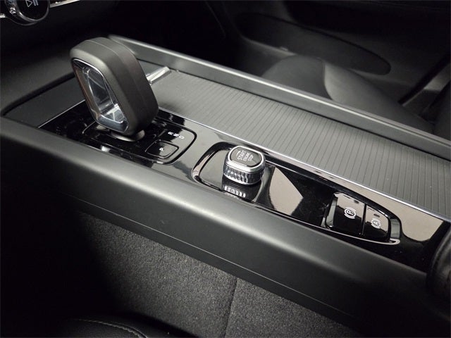 2025 Volvo XC60 B5 Core