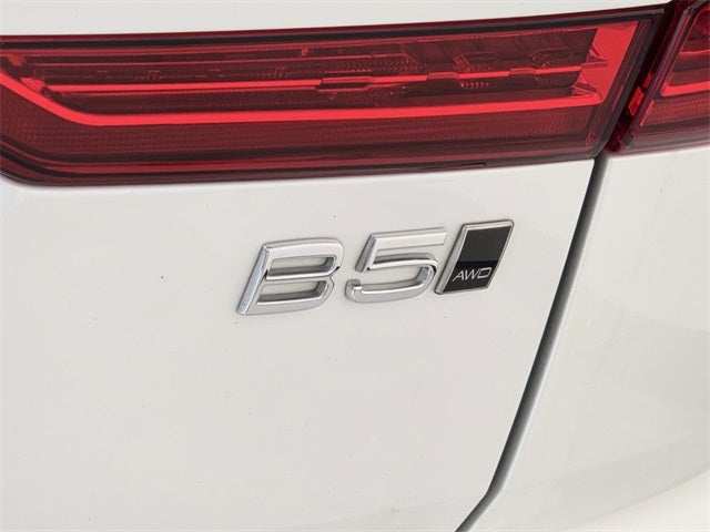 2025 Volvo XC60 B5 Core