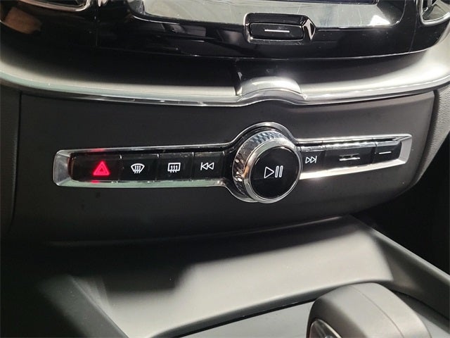 2025 Volvo XC60 B5 Core