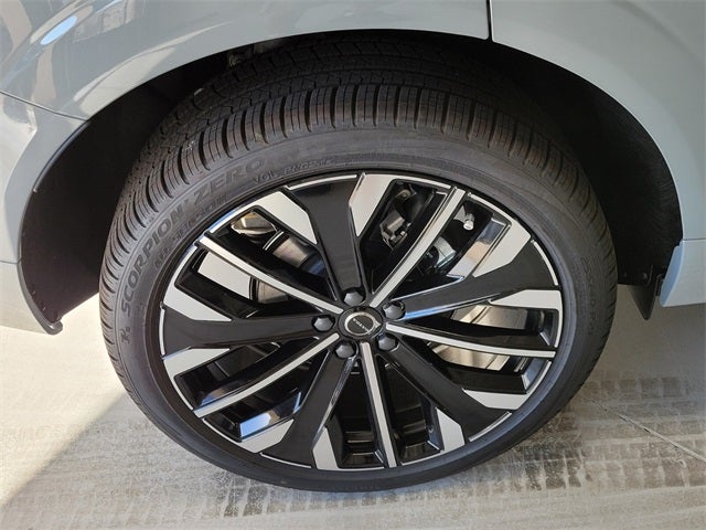 2026 Volvo XC60 B5 Ultra