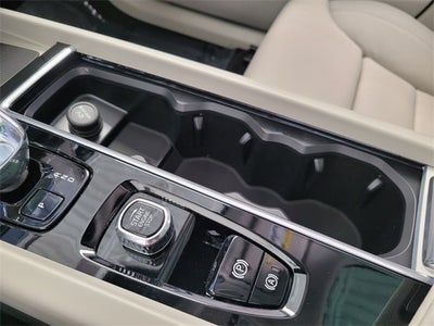 2026 Volvo XC60 B5 Ultra