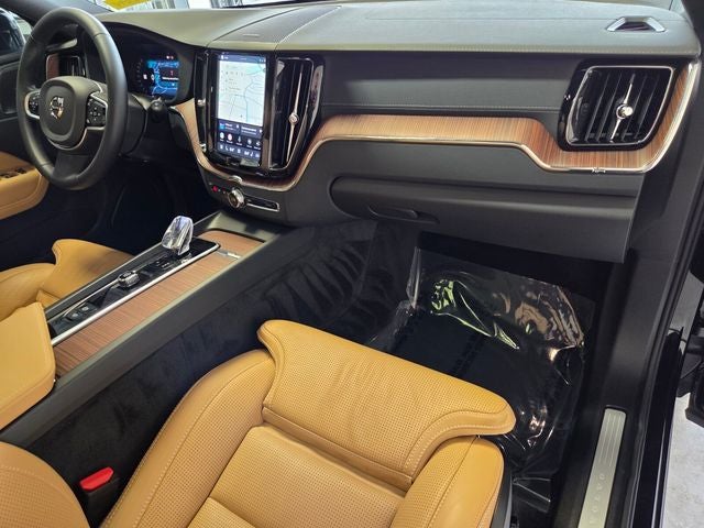 2025 Volvo XC60 B5 Ultra