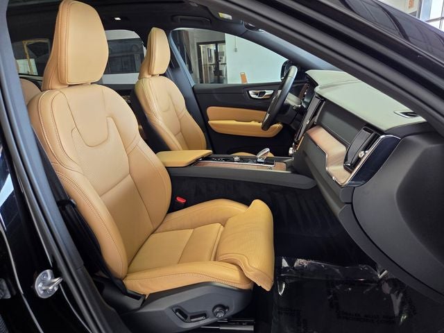 2025 Volvo XC60 B5 Ultra