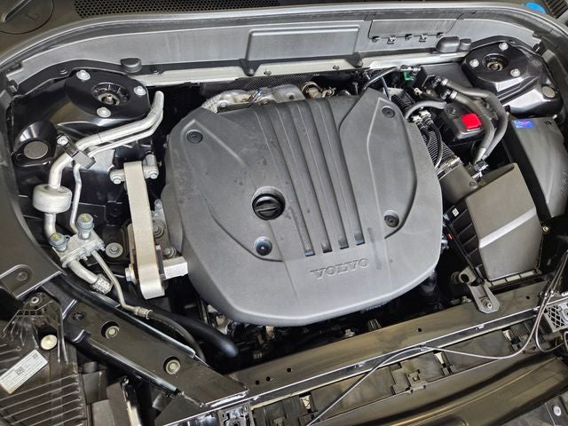 2025 Volvo XC60 B5 Ultra