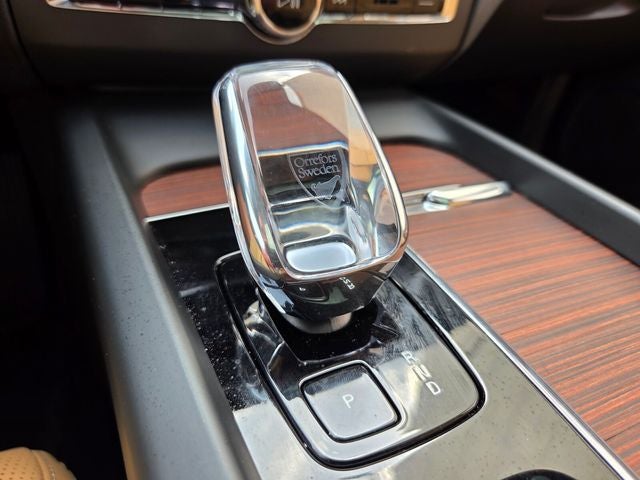 2025 Volvo XC60 B5 Ultra