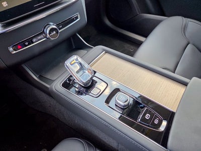 2027 Volvo XC90 B5 Core