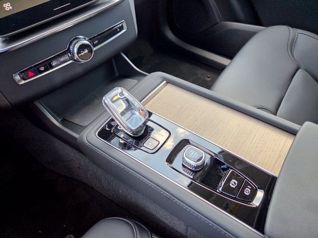 2027 Volvo XC90 B5 Core
