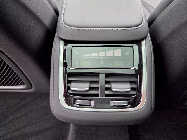 2027 Volvo XC90 B5 Core