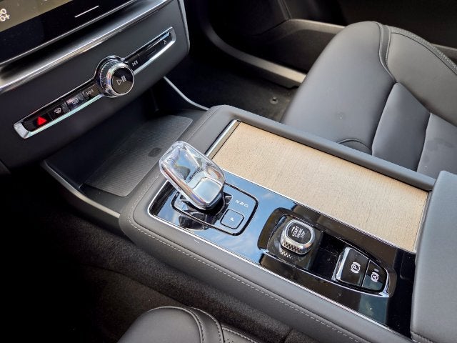 2027 Volvo XC90 B5 Core