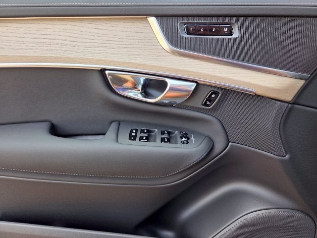 2027 Volvo XC90 B5 Core
