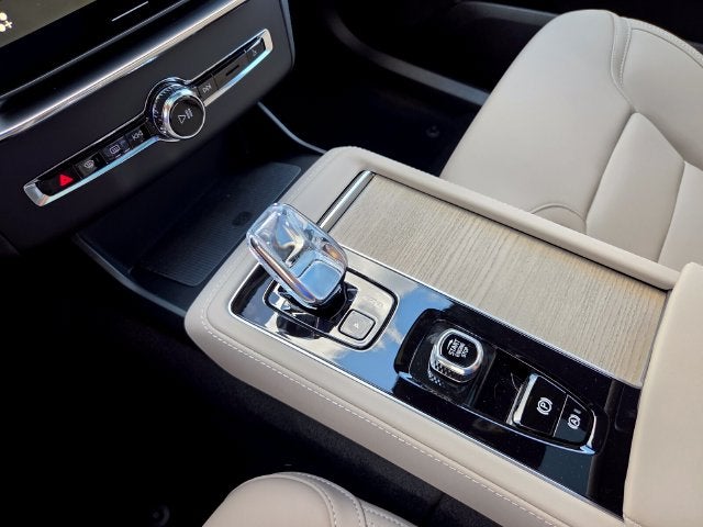 2027 Volvo XC90 B5 Core