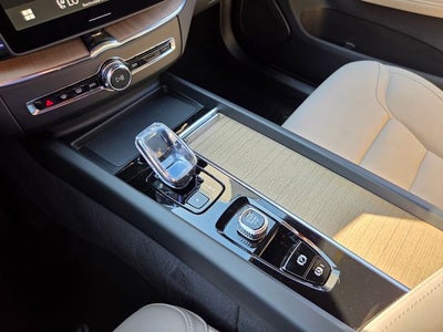 2027 Volvo XC60 B5 Plus